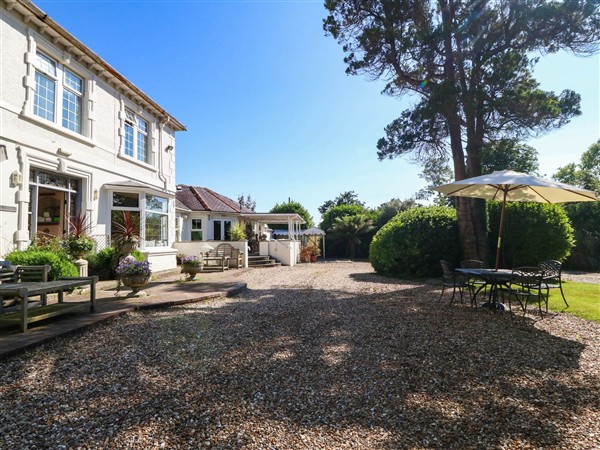 Meifod Country House, 