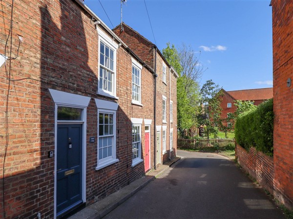 Middle Cottage in Lincolnshire