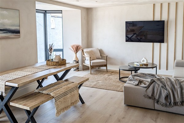 Mor Apartment, Swansea