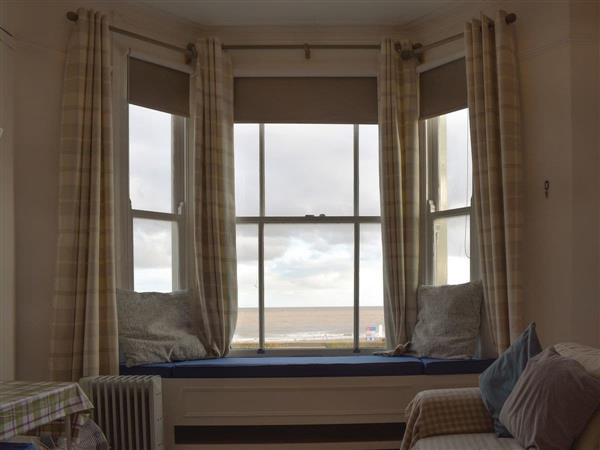 Moray Apartments - Flat 3 Sea View, Lowestoft