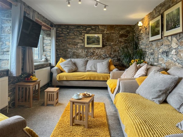Mum's Cottage, Minions