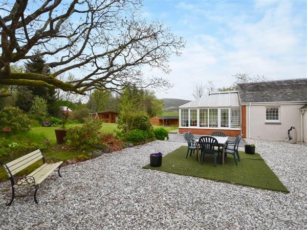 Nether Auchlinsky Cottage in Clackmannanshire