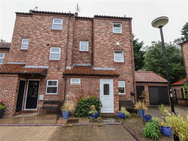 New Tower House- 10 Pear Tree Court in North Yorkshire