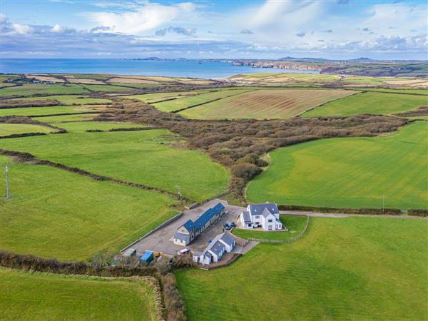 Newgate Holiday Cottages - Grassholm Cottage in Roch, near Haverfordwest, Pembrokeshire, Dyfed