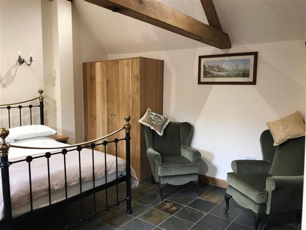 Nuneaton - Cottage - Sleeps 2 - Parking - Garden in Leicestershire