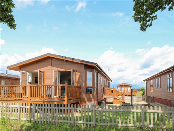 Oak Tree Holiday Lodge in Stonham Aspal, Suffolk