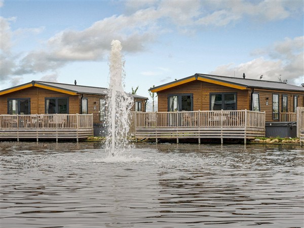 Oak Waterside Spa (Pet), 
