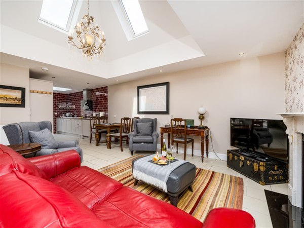 Panbride Getaways - The Courtyard Apartment in Angus