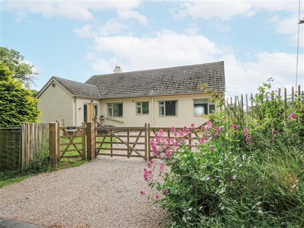 Pear Tree Cottage in Pulverbatch near Longden, Shropshire