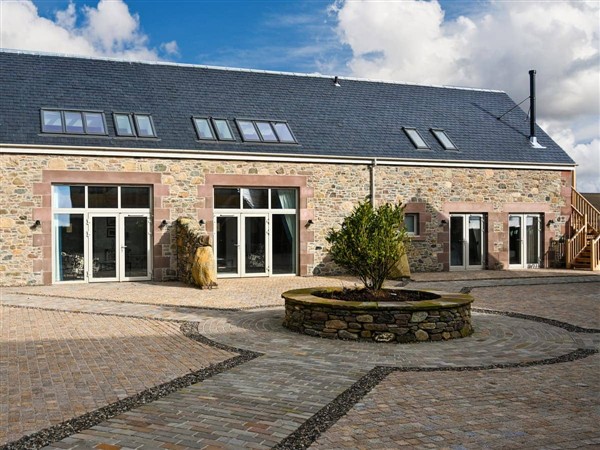 Pigeon Cottage in Logiealmond, near Crieff, Perthshire