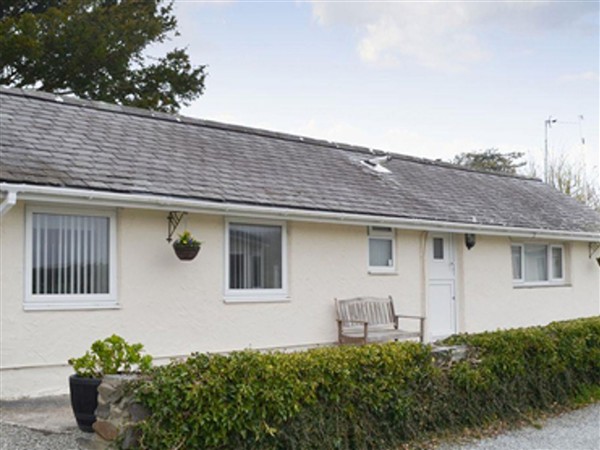 Plas Cottage in Llanfaelog, Gwynedd