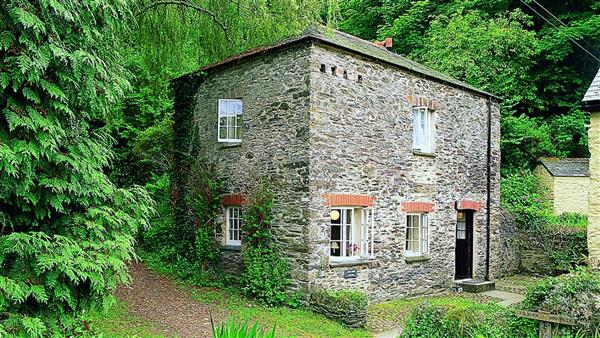 Pont Creek Cottage in Lanteglos-by-fowey, Cornwall