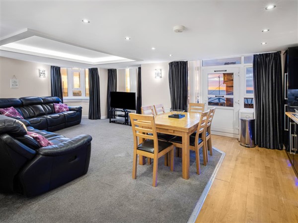 Queens Mansions - QM02 Elizabeth Suite, Bispham, near Blackpool