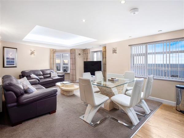 Queens Mansions - QM10 Queen Suite, Bispham, near Blackpool