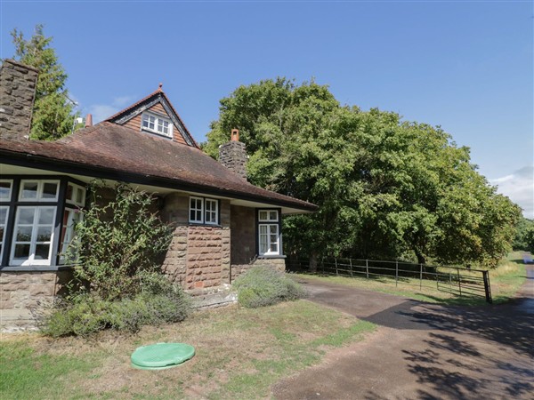 Raglan Lodge, 