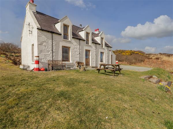 Red Chimneys Cottage in Totaig near Dunvegan, Isle Of Skye