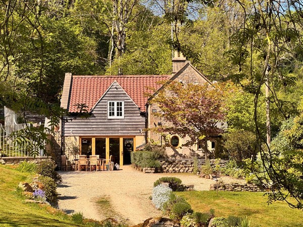Renovated Cotswolds Cottage Sleeps8 in Avon