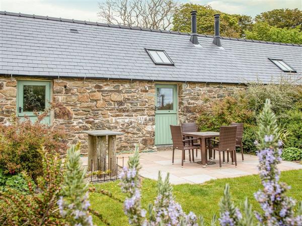 Rhosfach Holiday Cottages - The Milking Parlour, Rhosfach, Pembrokeshire, Dyfed with hot tub