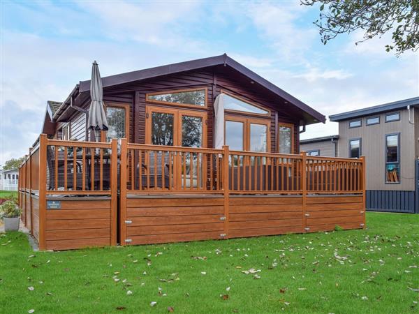 River Meets Lodge in Warwickshire