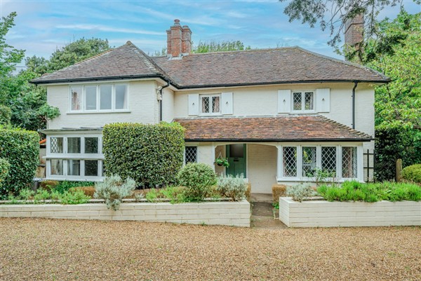 Rose Cottage in Lymington, Hampshire