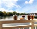 Ruddy Duck Lake House in Nr Cirencester - Gloucestershire