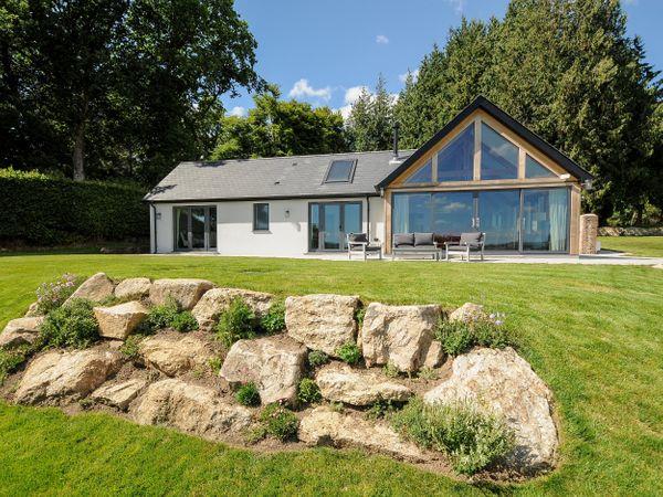 Sandsgate Lodge in Spinster's Rock, Devon