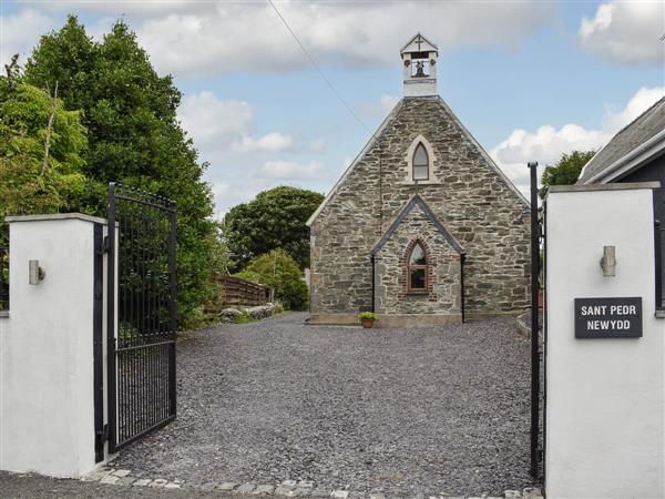 Sant Pedr in Amlwch, Anglesey, Gwynedd