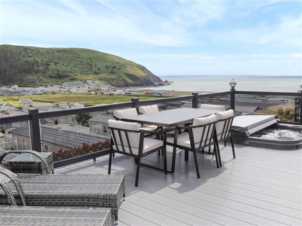 Sea View Lodge in Dyfed
