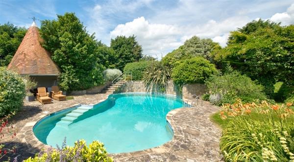 Shalfleet Manor and Cottage in Shalfleet, Isle of Wight