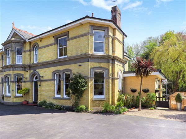 Shanklin Heights in Isle of Wight