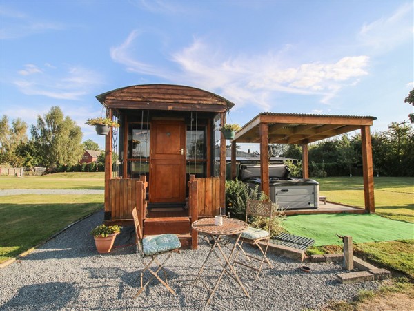 Sharon's Shepherd Hut - Shropshire