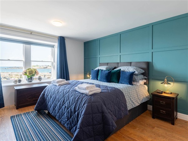 Shorefront Apartment in Fife