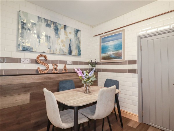 Shoreline Apartment No.3, 