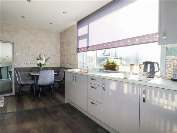 Shoreline Apartment No.4, 