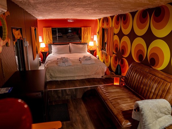 Sleeps 2 -Pets Welcome -Private Hot Tub -Alabama in Lincolnshire