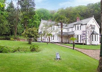 Slowpool in Nr Offwell, Honiton, Devon sleeps 14