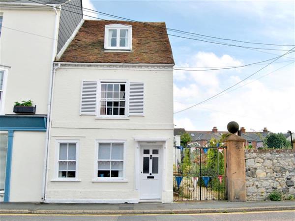 Solent Cottage in Yarmouth, Isle Of Wight
