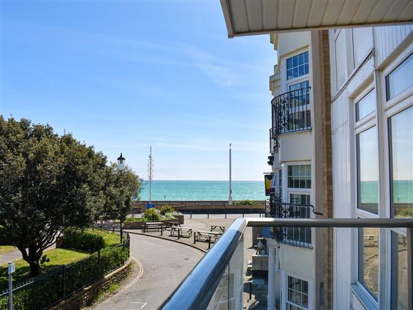 Steyne Apartments - Sea Glimpse in West Sussex