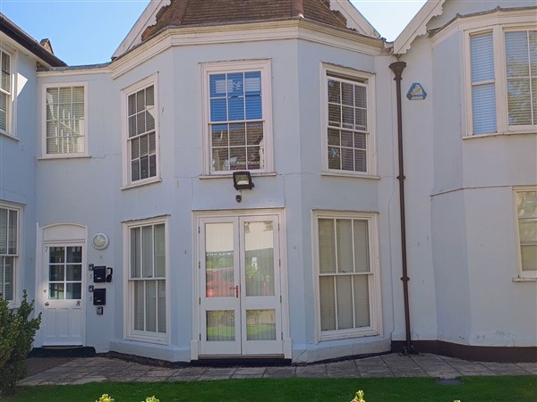 Stylish Central Ipswich Apartment Near the Waterfront with Parking, 