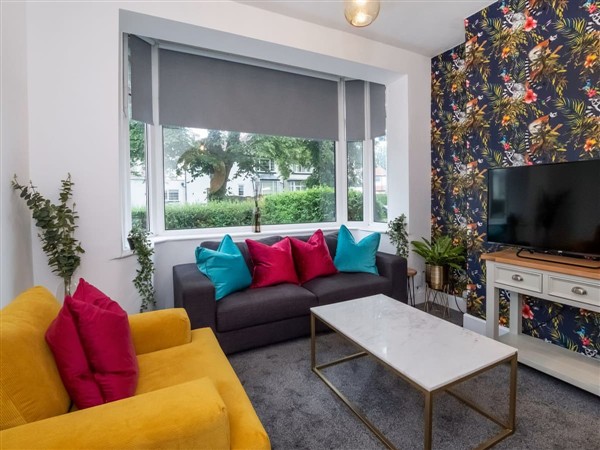 Stylish Hot Tub House in North Yorkshire