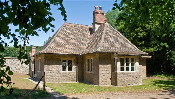 Summerhouse Cottage in Wraxall, Somerset - Avon