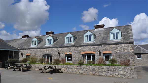 Swan Group House in Pembroke, Pembrokeshire - Dyfed