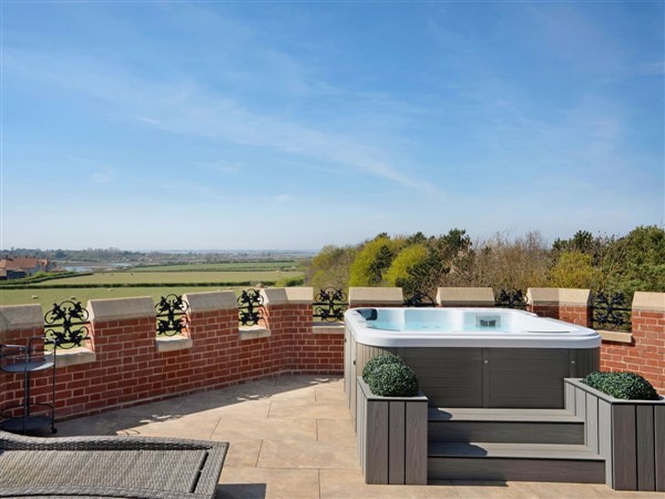 Thatch Lodge in Essex