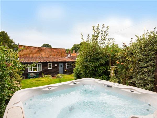 The Barn, Coltishall, Norfolk with hot tub