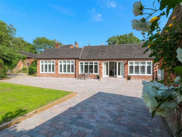 The Canalside Cottage, 