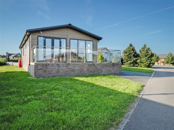 The Estuary Lodge, Staynall, near Poulton-le-Fylde