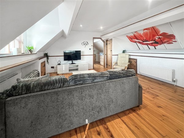 The Flat @ The Farm, Godstone