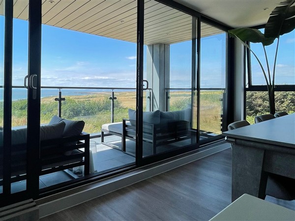 The Links 40. An apartment with spectacular sea views. in Mid Glamorgan