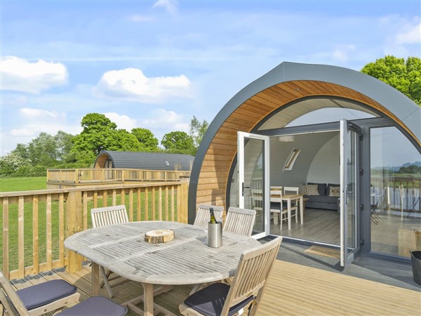 The Water’s Edge Cottage in Hertfordshire