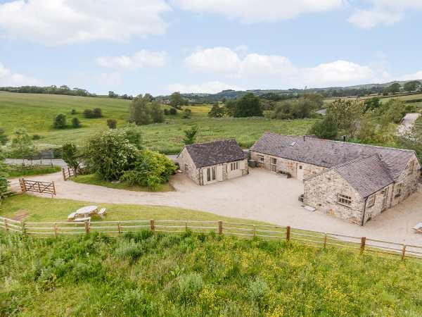 Tissington Ford Barn in Bradbourne near Tissington, Derbyshire sleeps 12